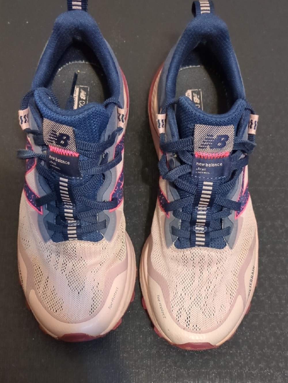New Balance Women's Light Pink and Navy Athletic Sneakers Trail nitril